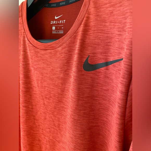 Nike Dri Fit Short Sleeve T-shirt Size S Mens Red Striped made in Jordan - Picture 4 of 7